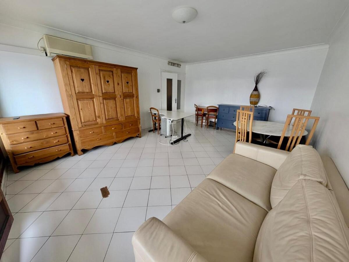 Apartment 80 M2 - 8th Floor With Free Parking - 5 Guests *